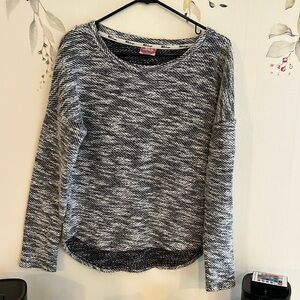 Gorgeous BKE black and white sweate